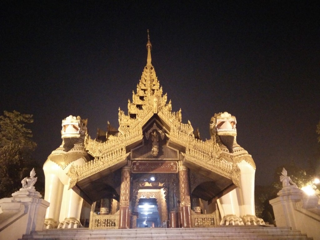 Enterance to the Shwedagon pagoda
