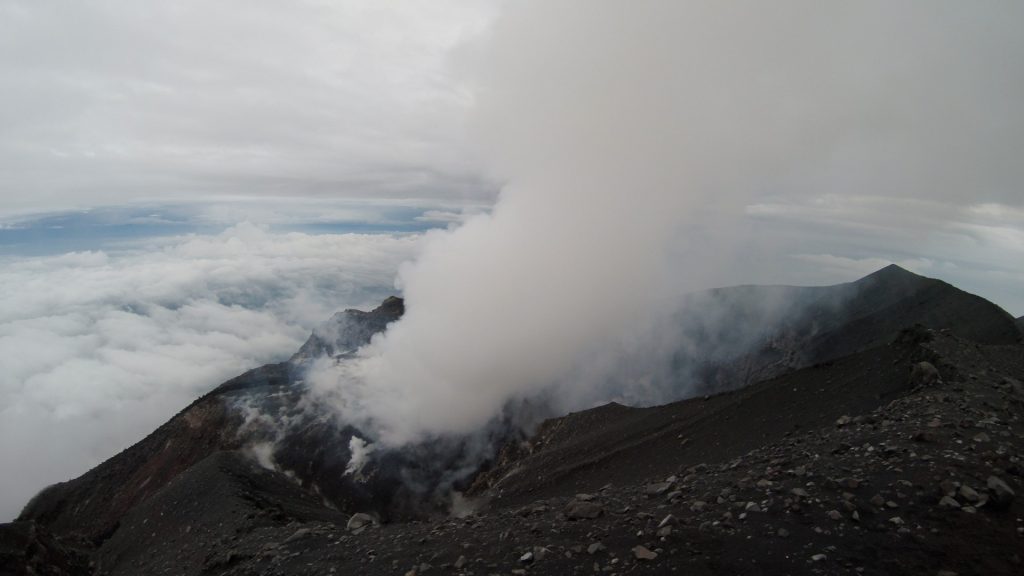 The thick cloud of smoke coming out of Semeru's crater. 